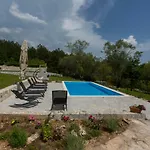 Villa Luxury Heaven Nr. 2 *